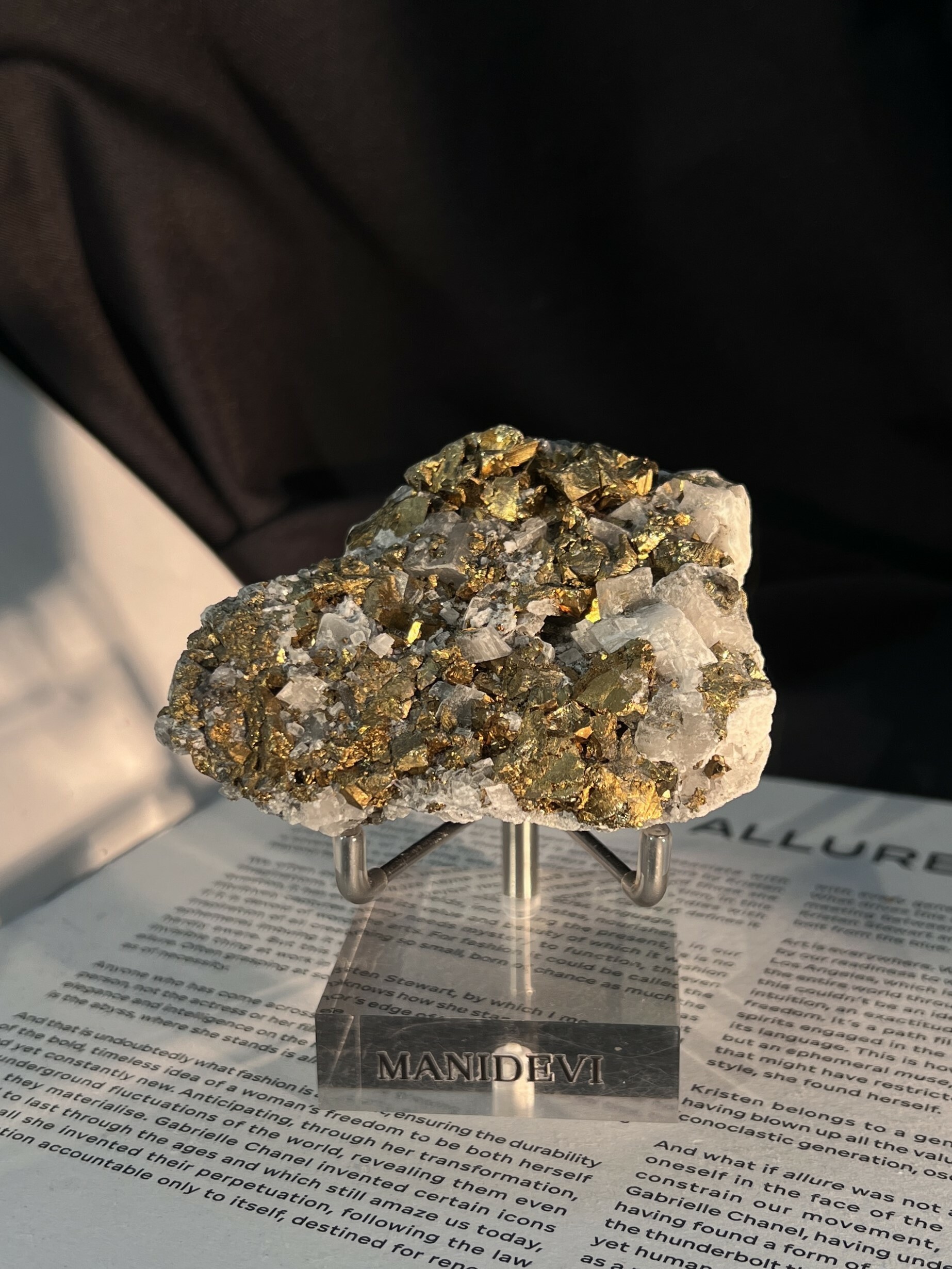 冰州石共生黃銅礦  Calcite&Chalcopyrite