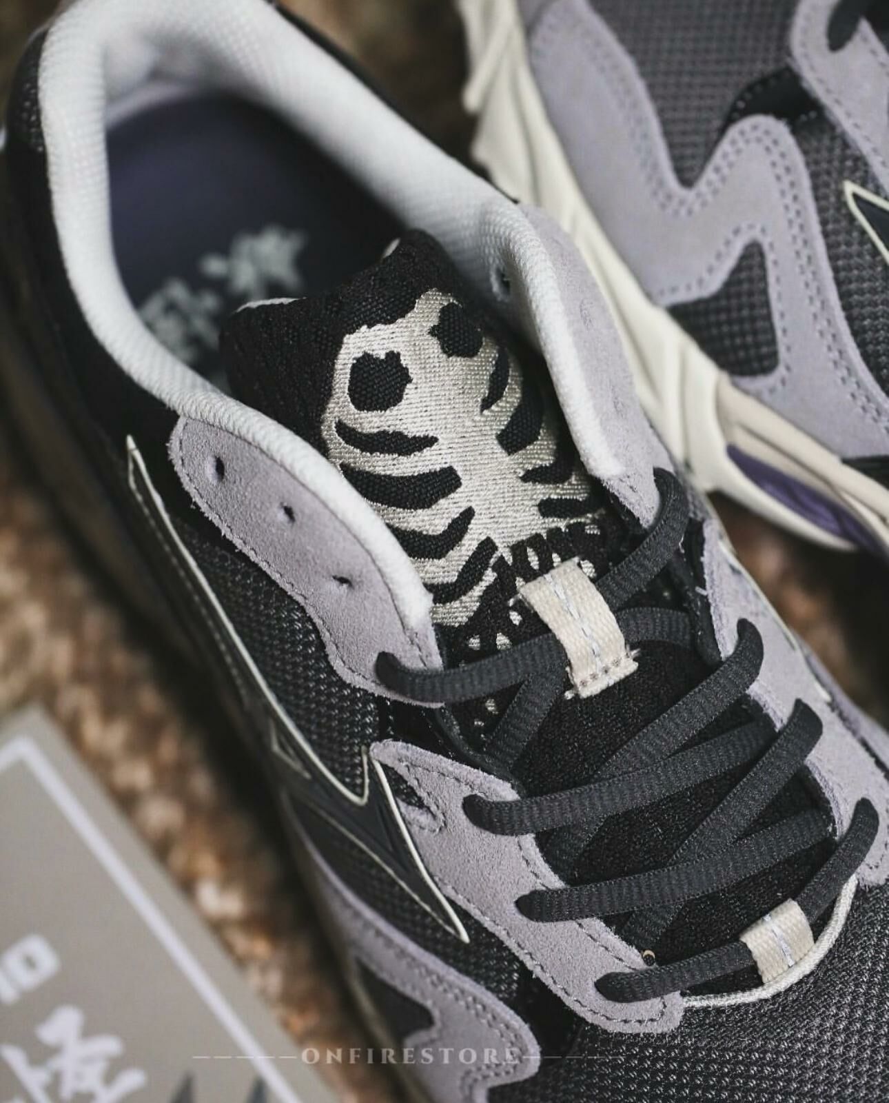 {現貨} MIZUNO WAVE RIDER 10 'YOKAI' MAGNET / OPAL GRAY D1GA246401