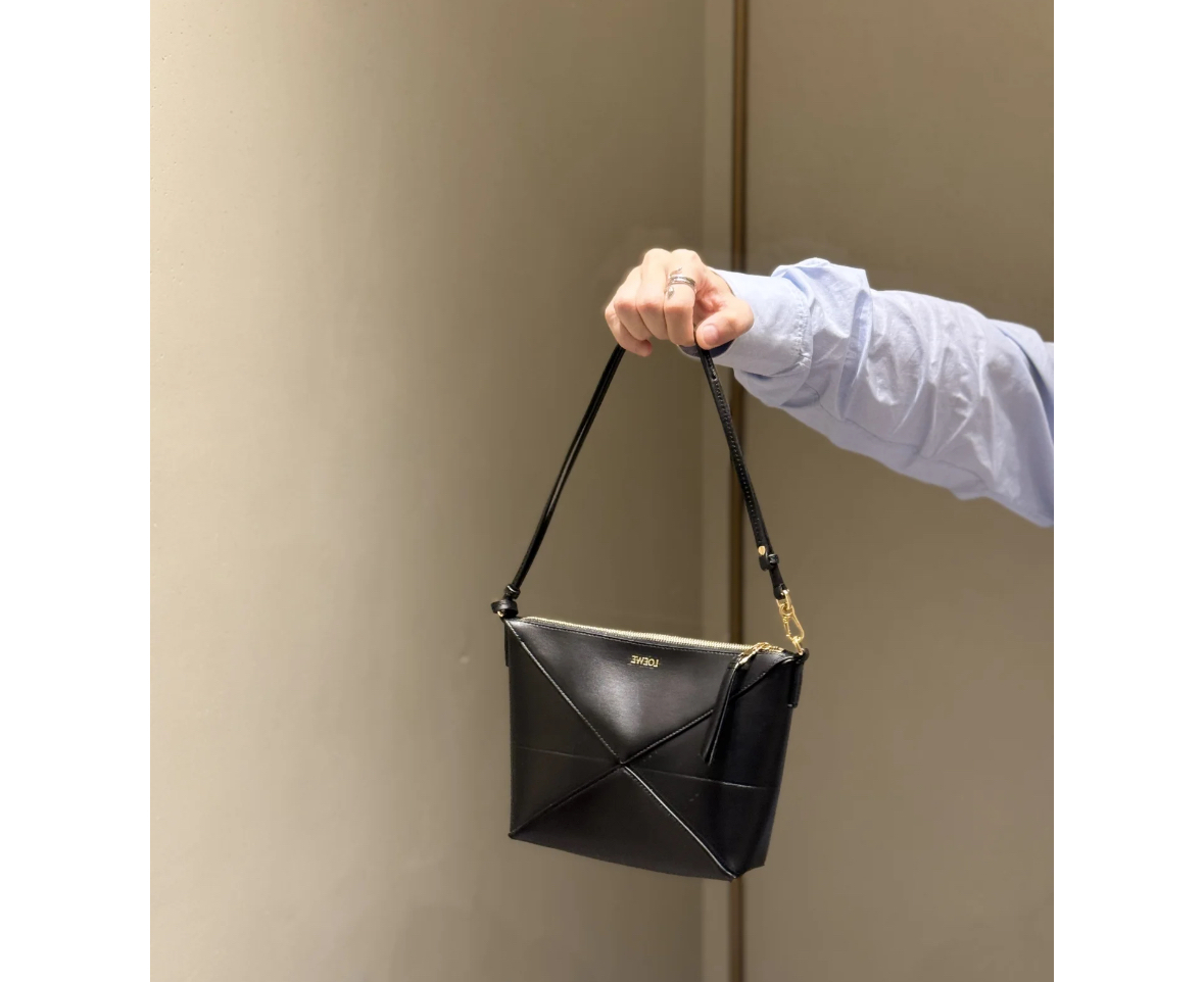LOEWE 黑色斜挎包 -M