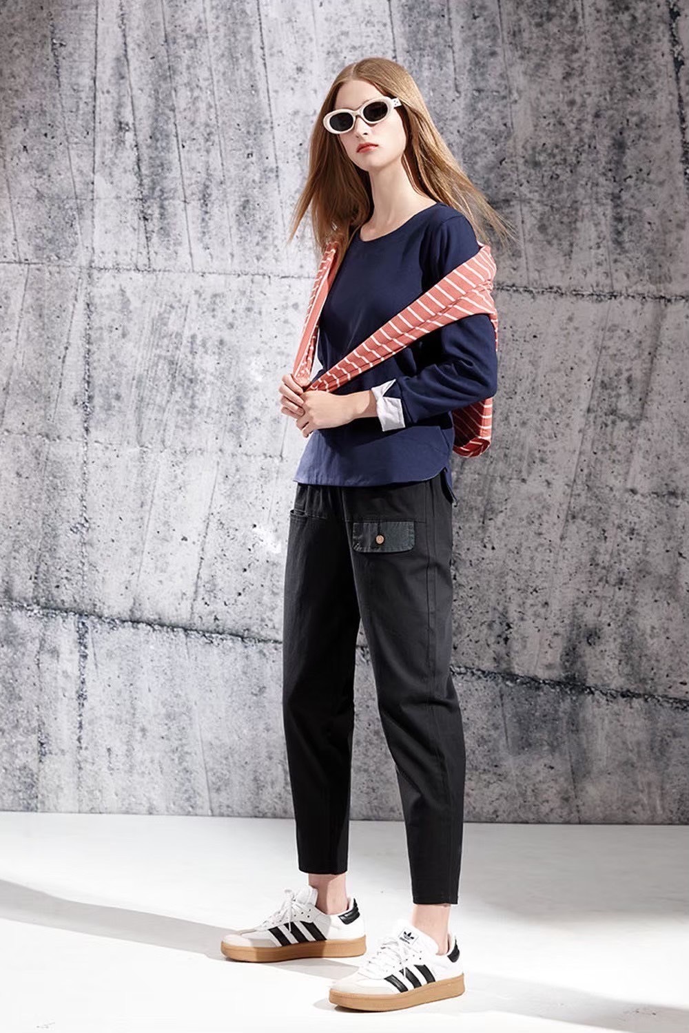 韓版OL純色百搭袖口反摺拼接造型前短後長修身T上衣V6321