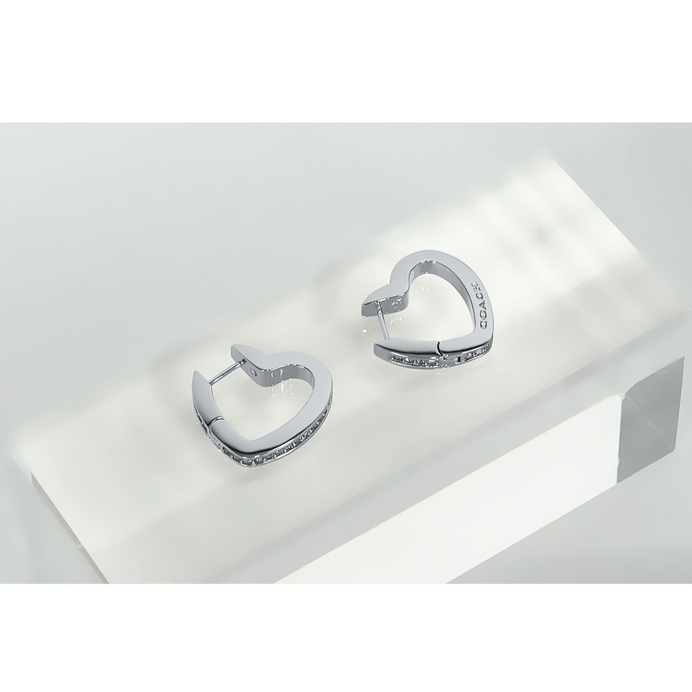 【COACH】愛心標誌及水鑽針式耳環(銀色) CY098 SLV