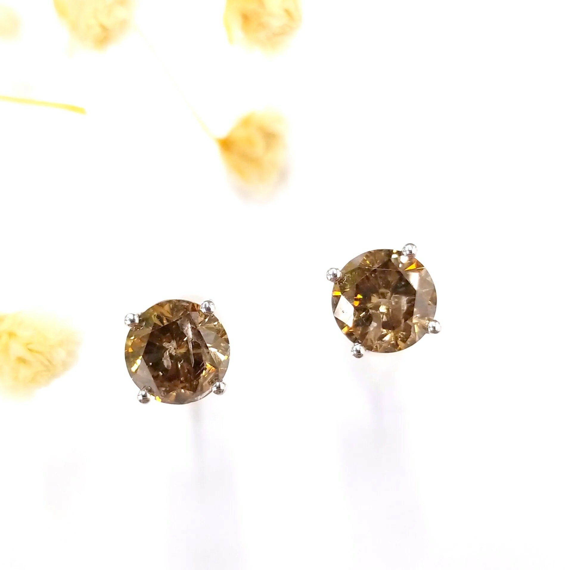 全新18K白金【主石1卡94份咖啡鑽】耳環