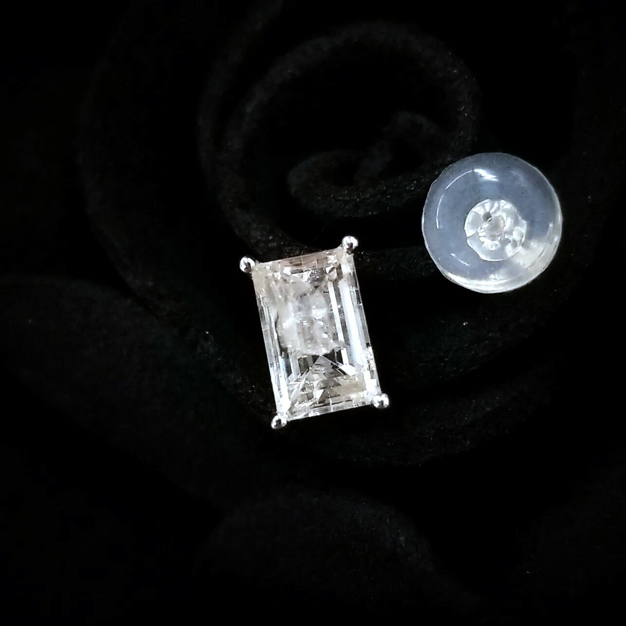 全新18K白金【主石65份方形鑽石】單耳環