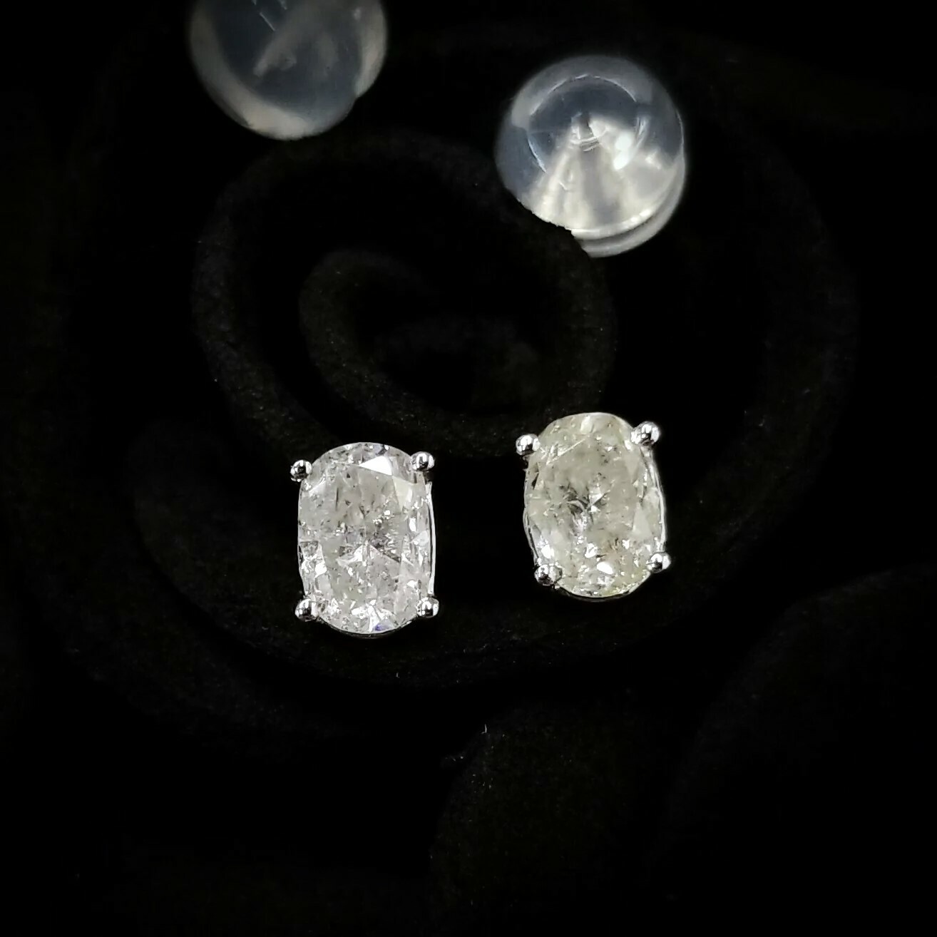 全新18K白金【主石74份蛋形鑽石】耳環