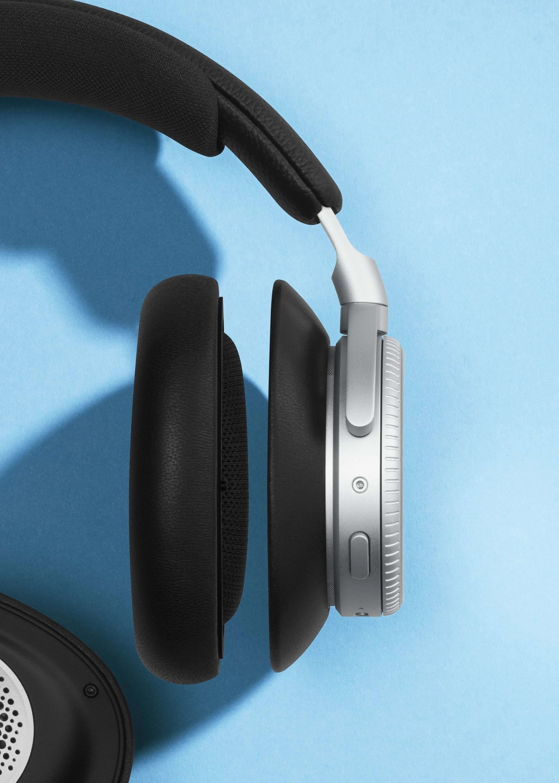 B&O Beoplay H100 Side