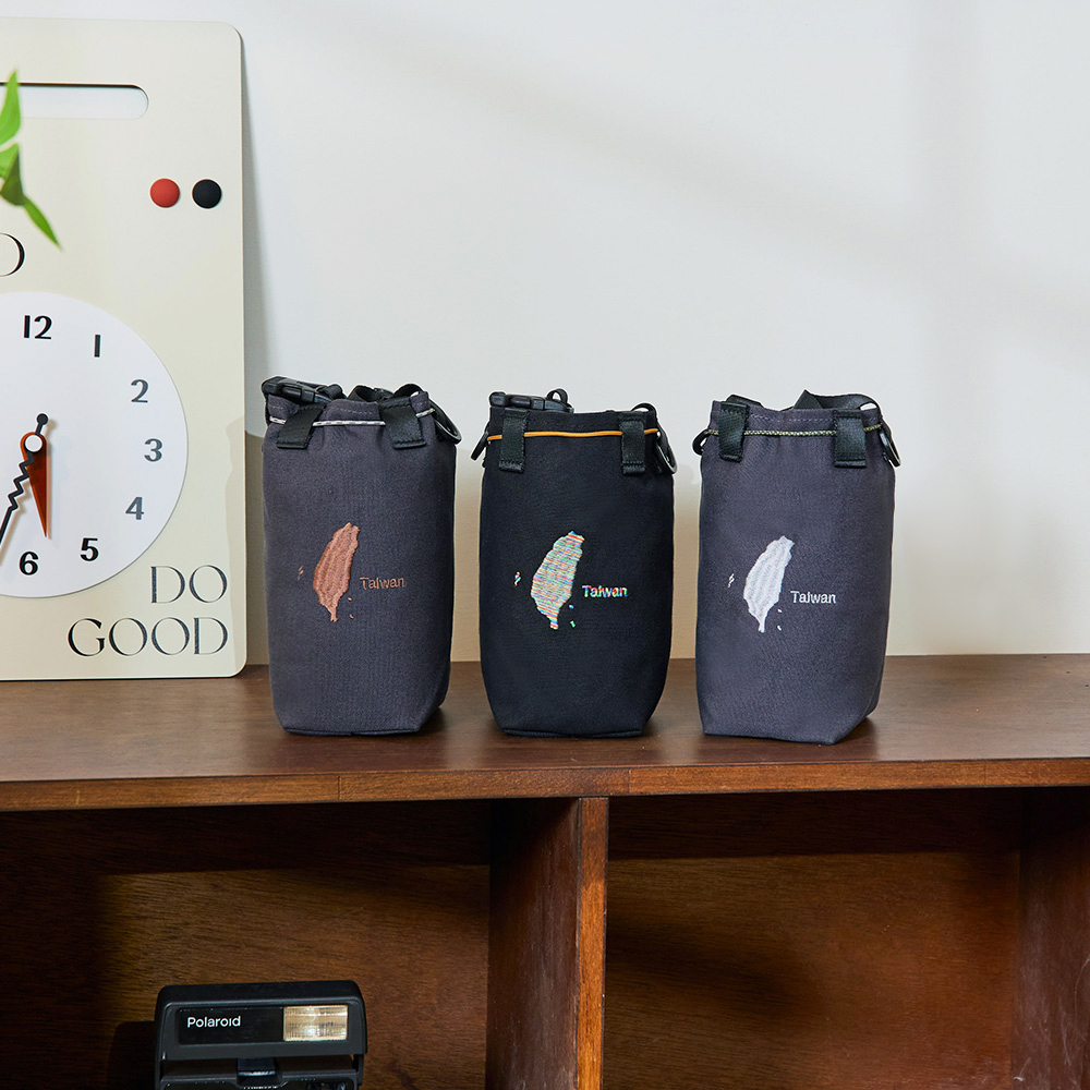 《臺灣Taiwan》刺繡束口水壺袋