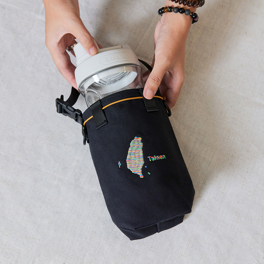 《臺灣Taiwan》刺繡束口水壺袋