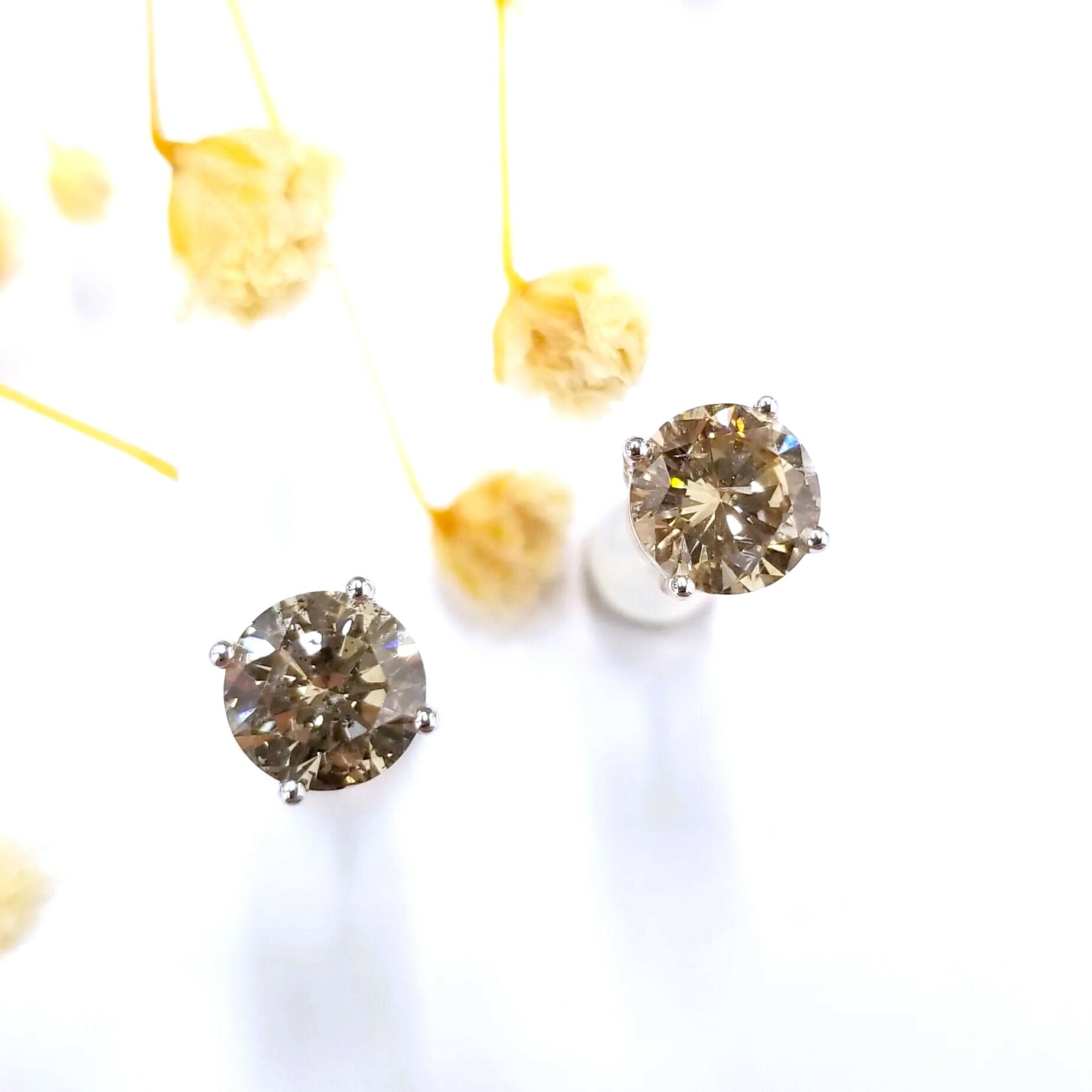 全新18K白金【主石1卡76份咖啡鑽】耳環