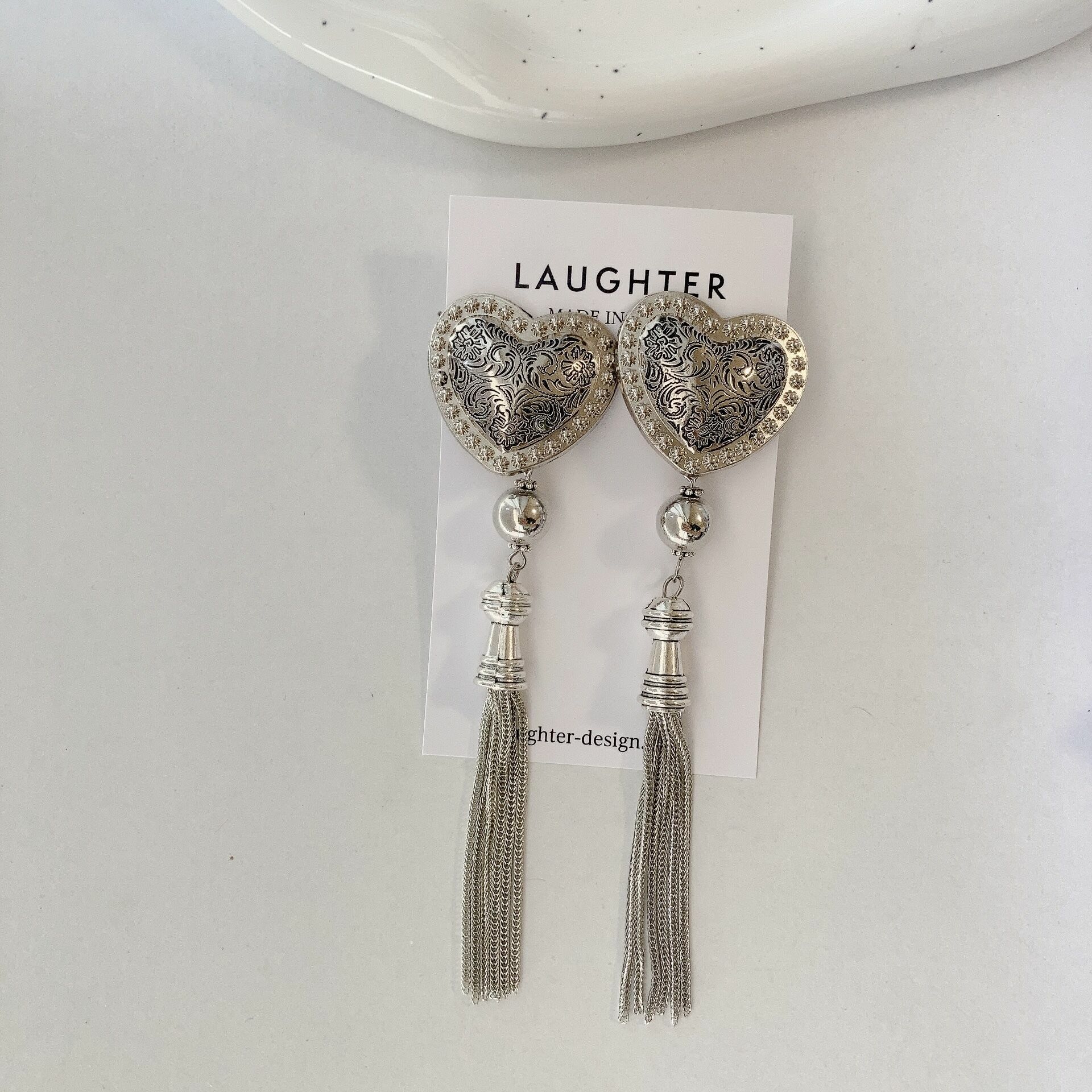 [LAUGHTER] vintage Heart tassel