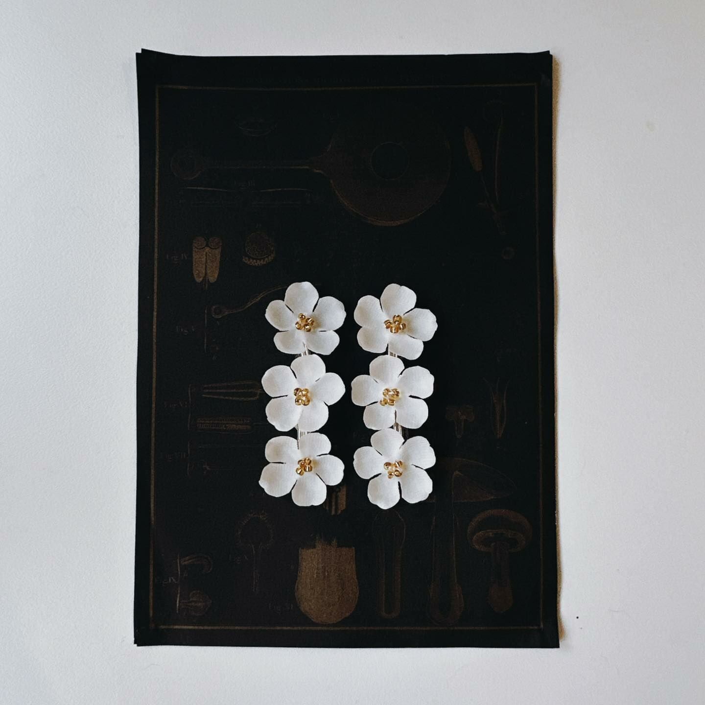 垂綴之花耳環 -白