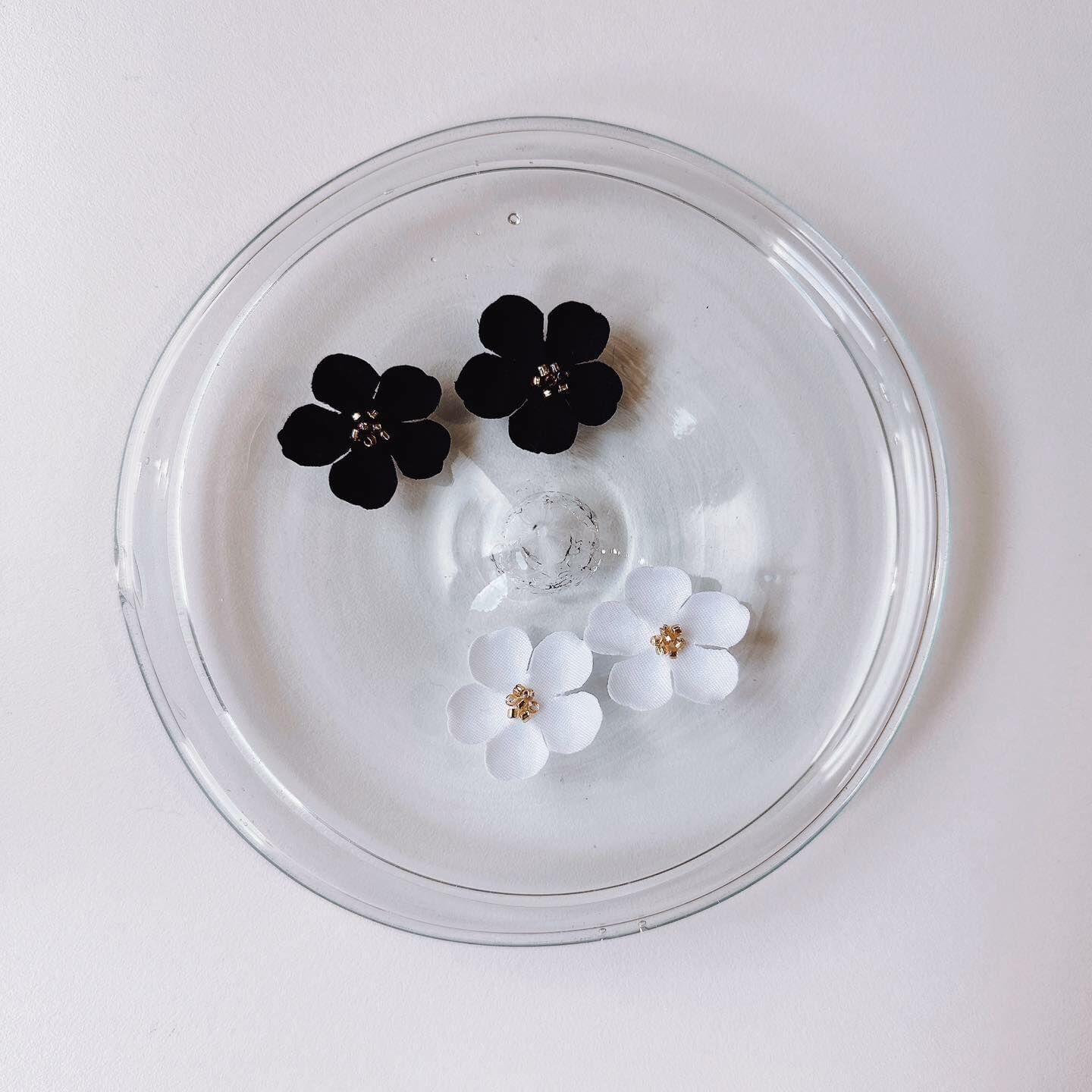 小綴花耳環 -黑