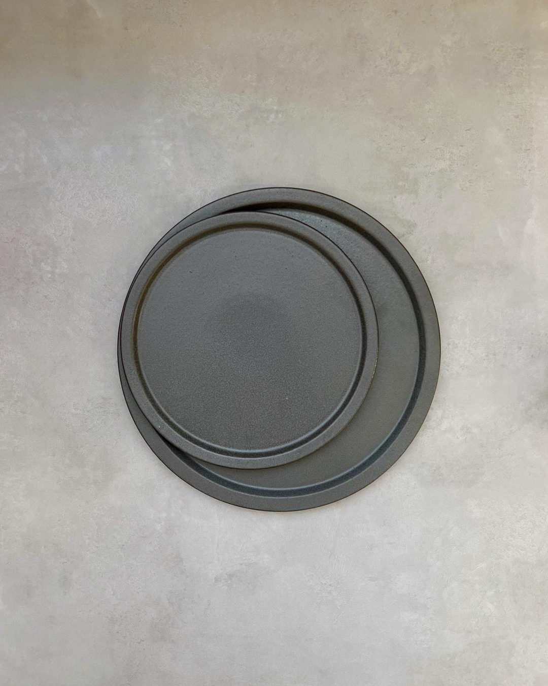 平板圓碟 26cm 深灰｜美濃燒