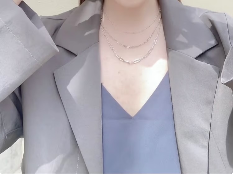 [LAUGHTER] 3 layered necklace