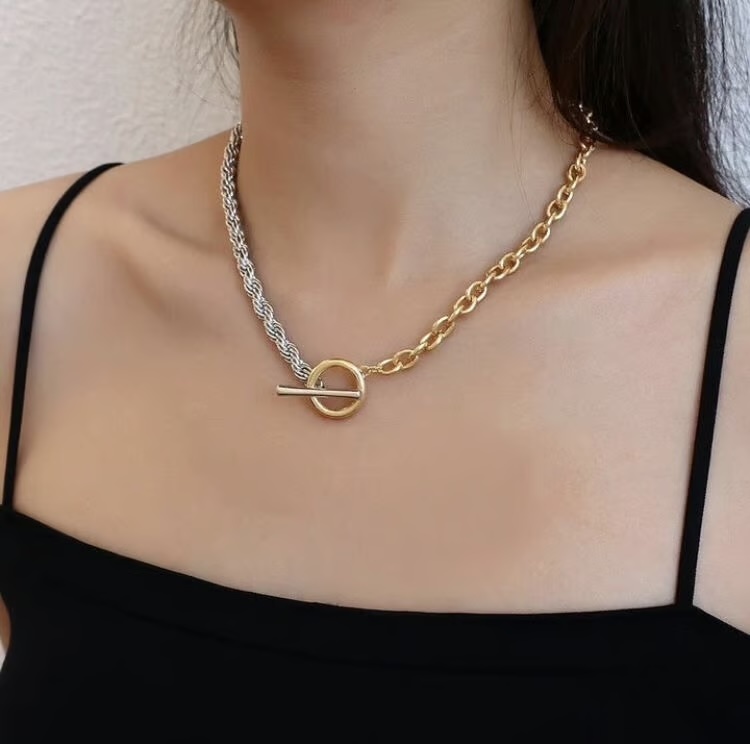 [LAUGHTER] bi-color twist necklace