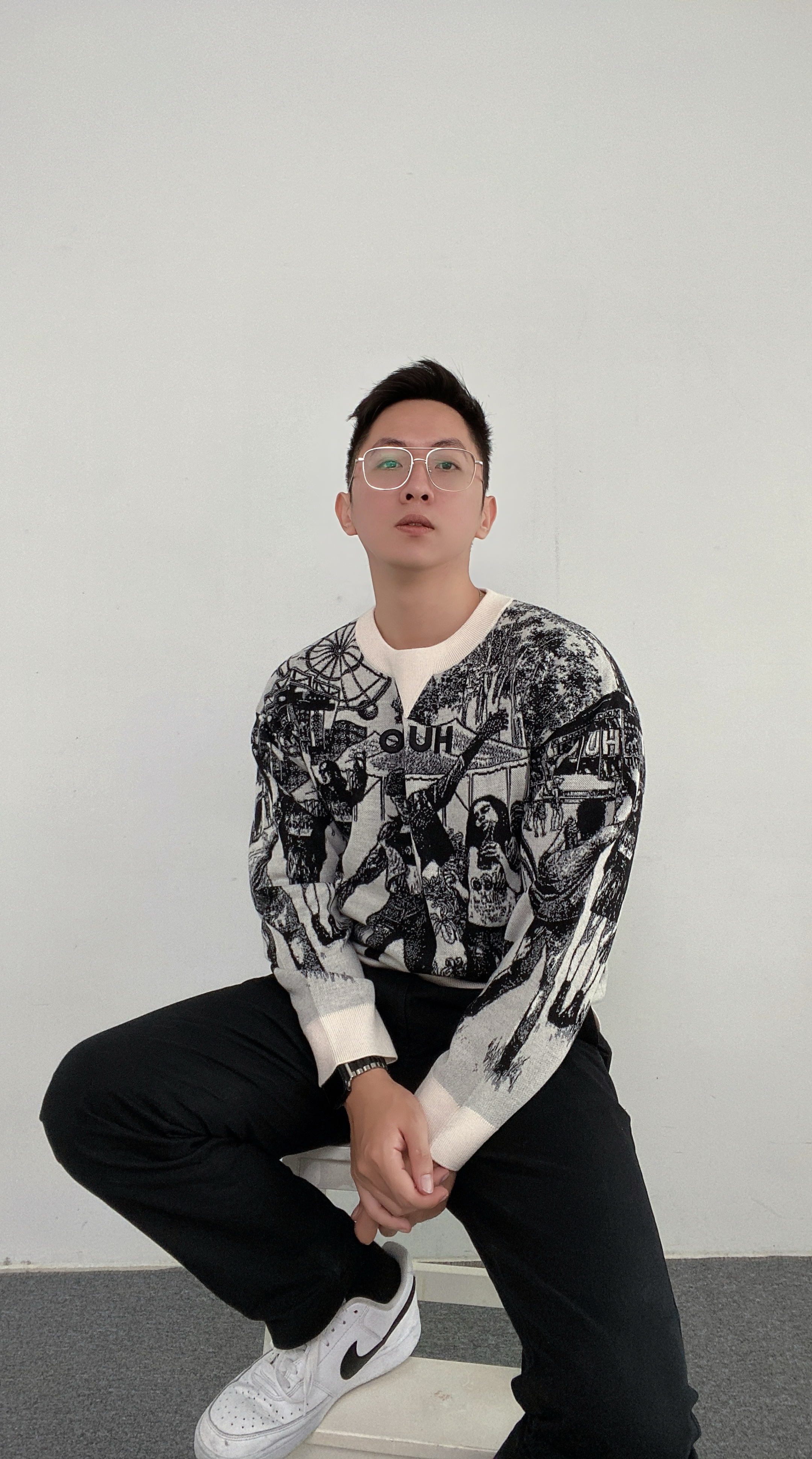 BOSS HUGO黑白人像針織毛衣