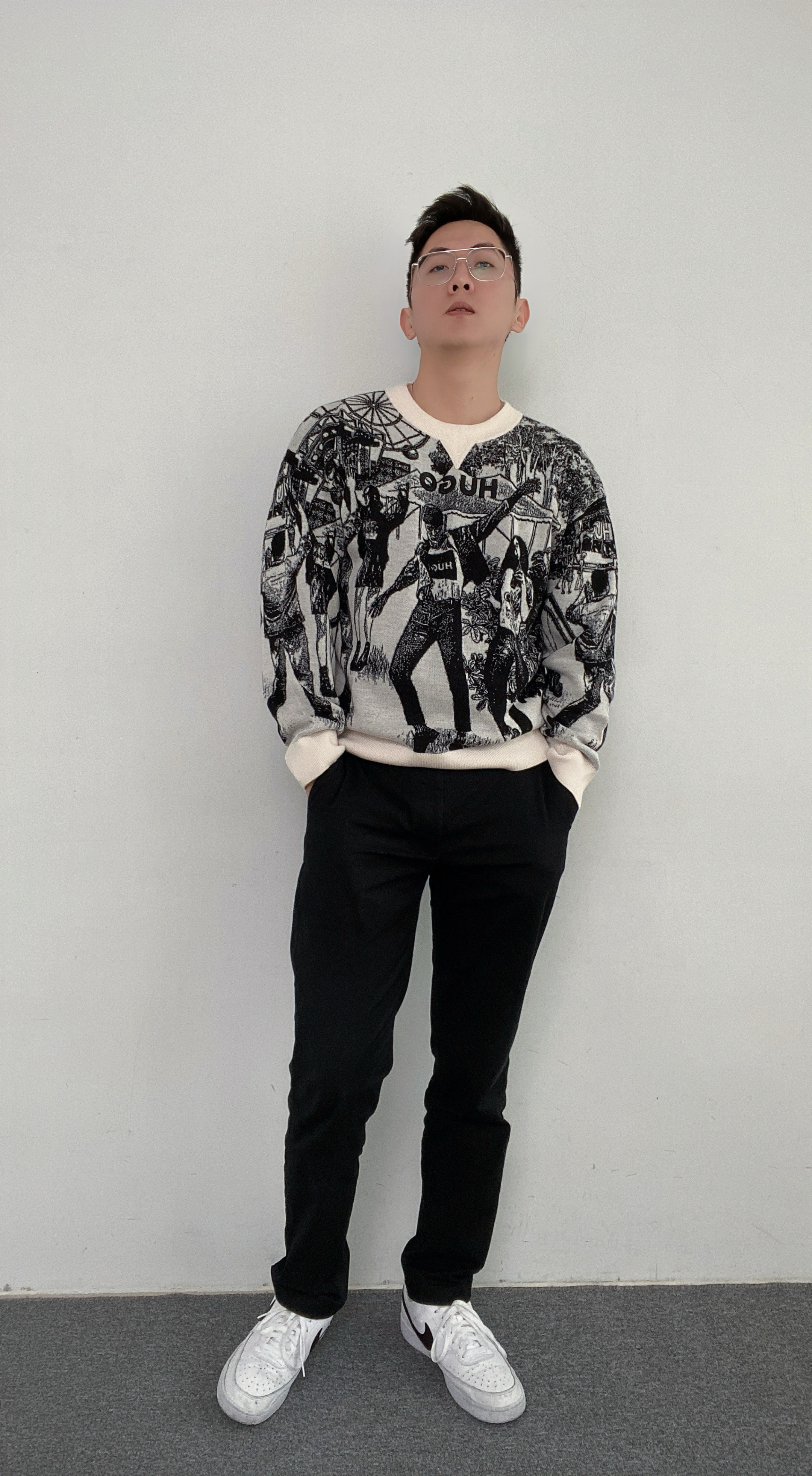 BOSS HUGO黑白人像針織毛衣