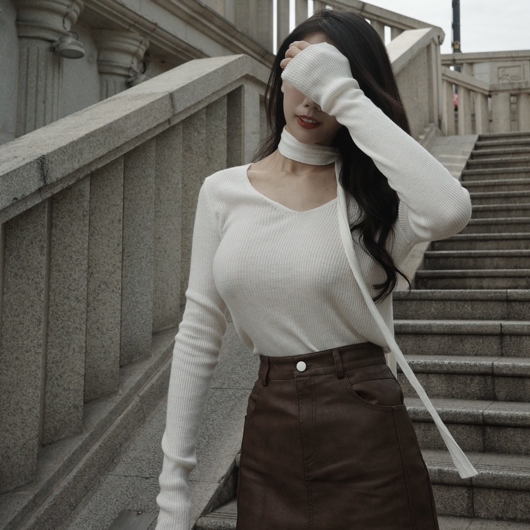 繞脖針織上衣