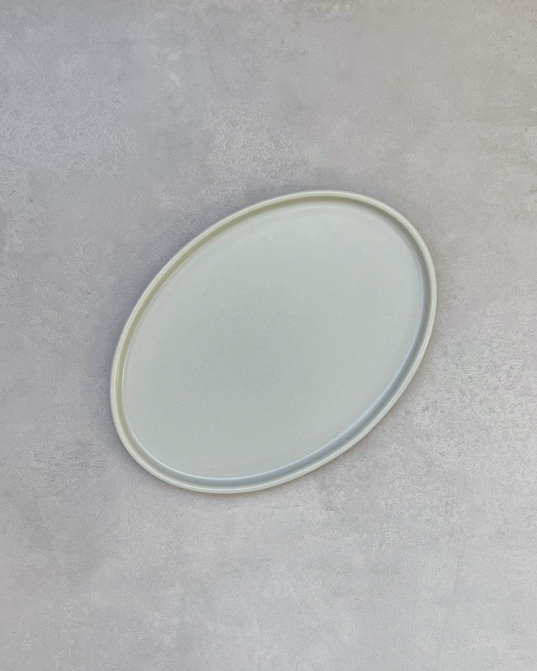 平板橢圓碟 26cm 淺灰｜美濃燒