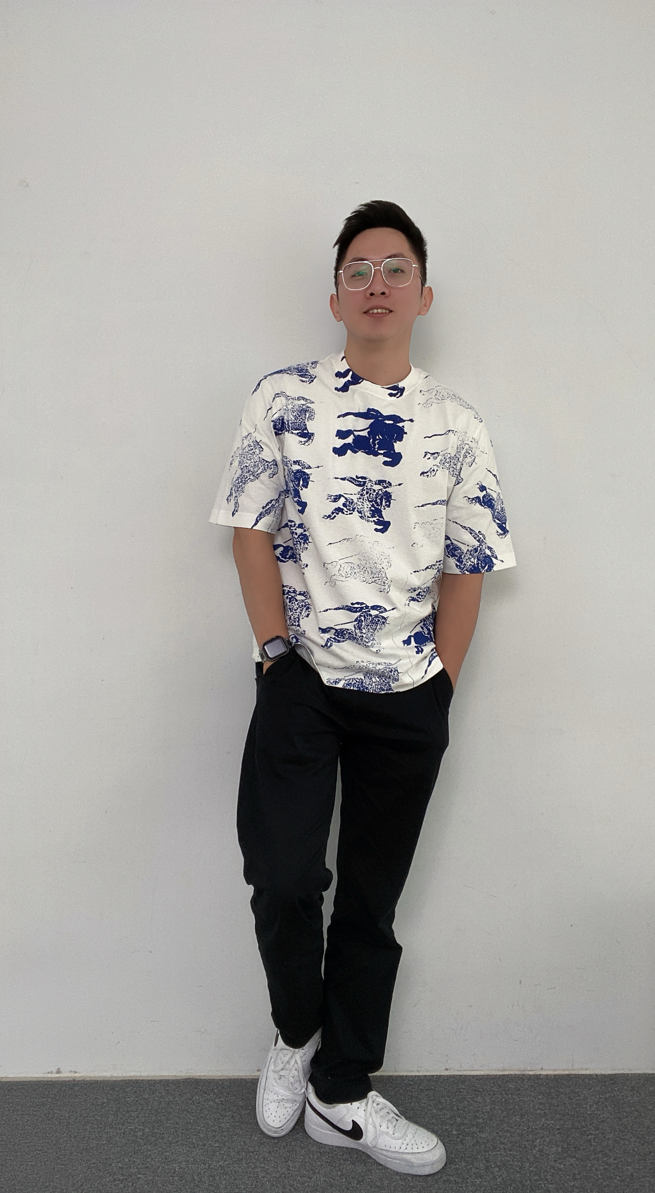 BURBERRY 滿版漸層戰馬印花短T