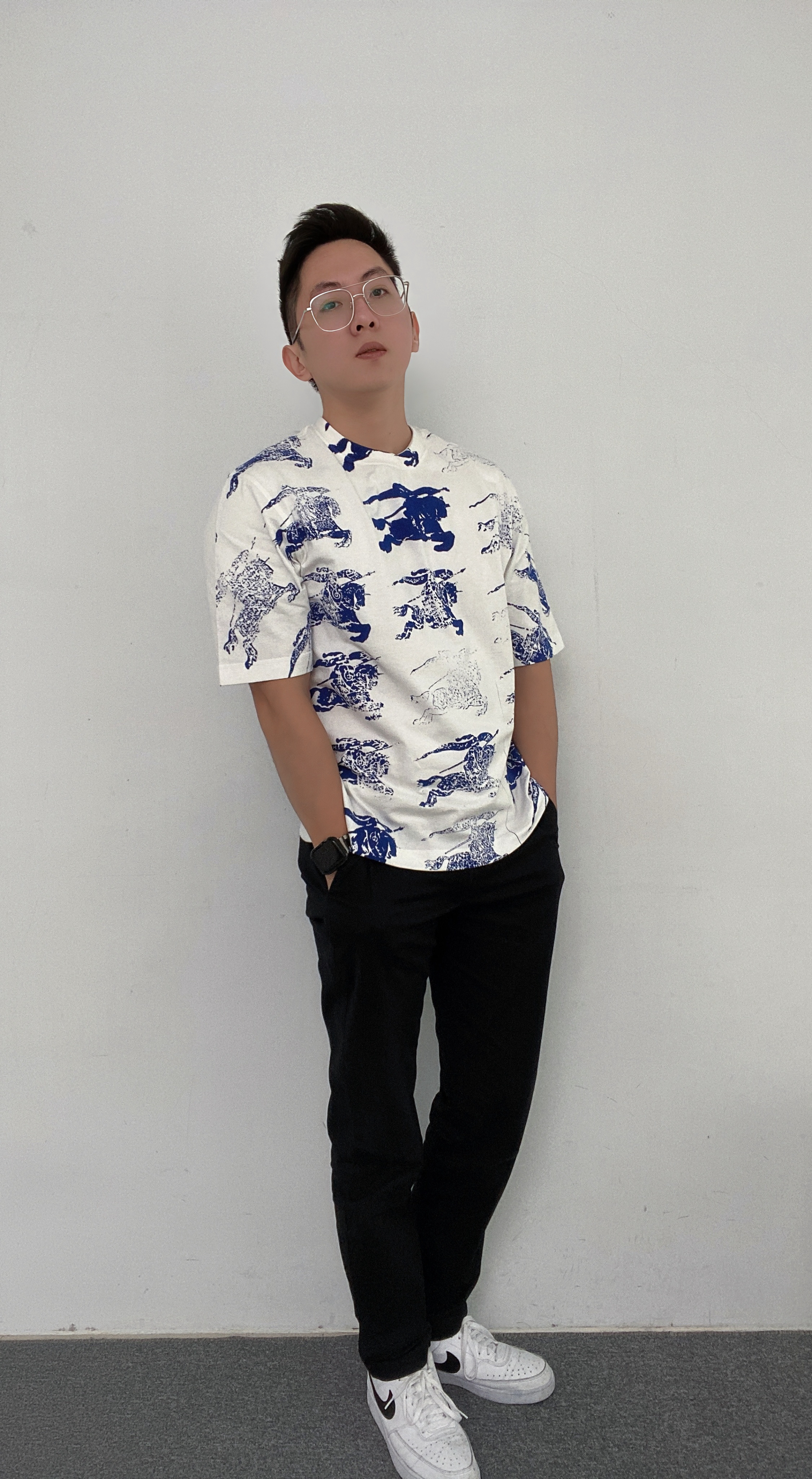 BURBERRY 滿版漸層戰馬印花短T