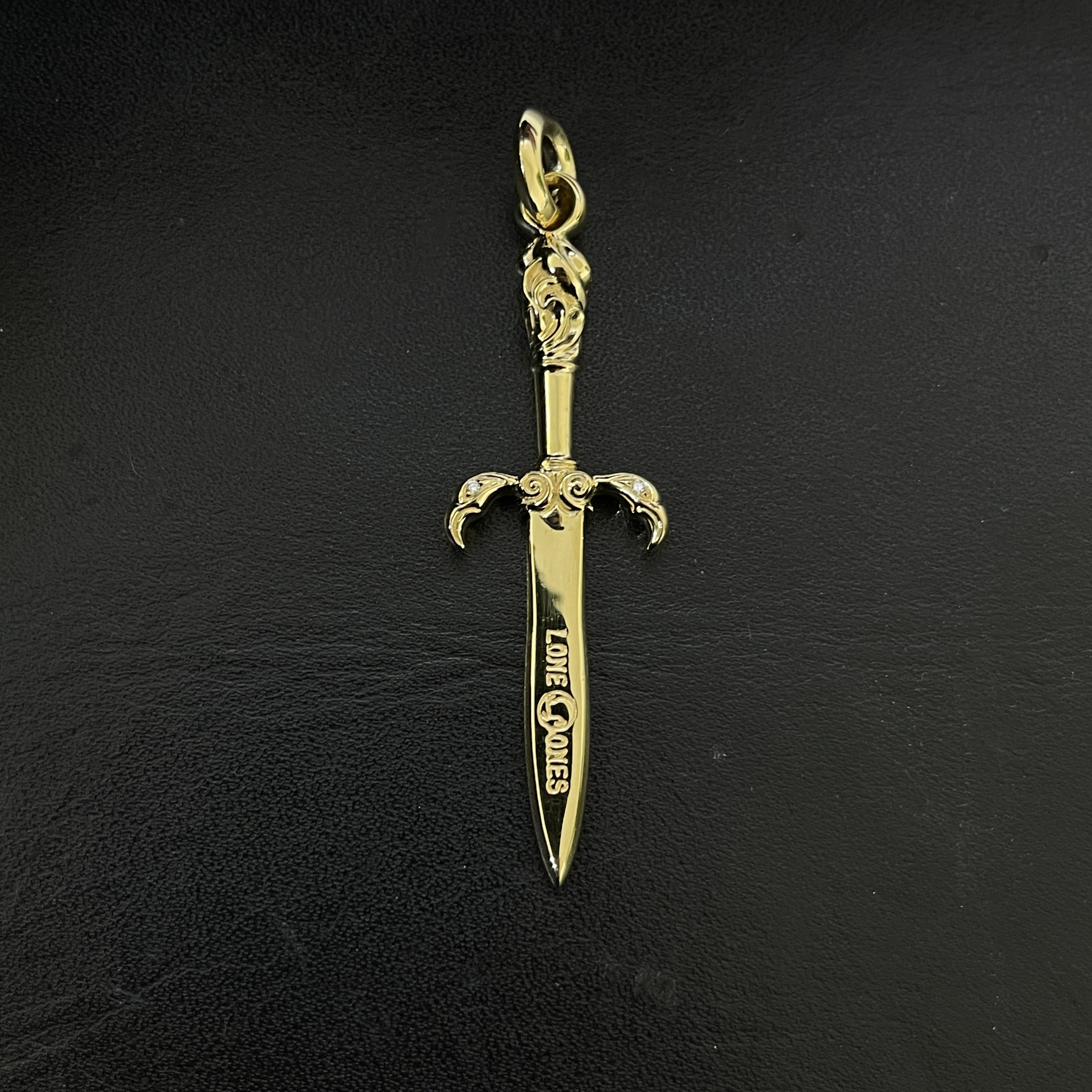 LO K18 Dagger S w/ white diamond