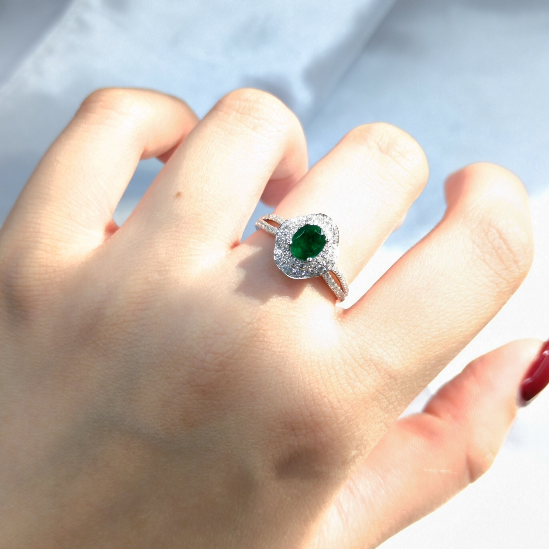 18K White Gold 0.61ct Emerald and Diamond Ring