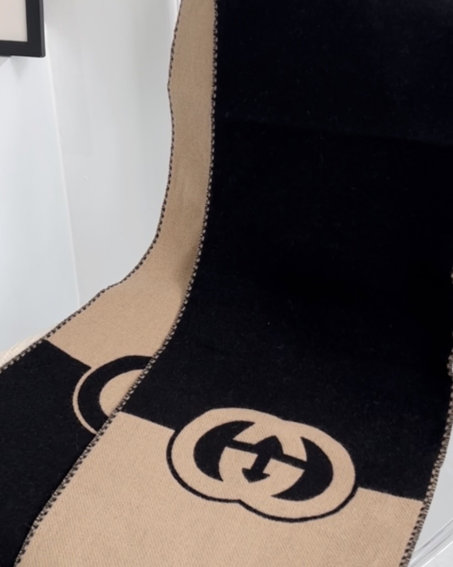 GUCCI｜雙G扣雙面圍巾 黑棕色