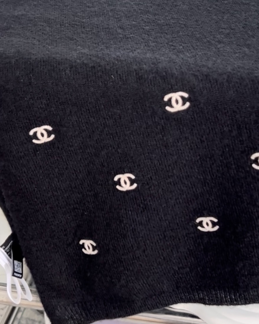 CHANEL｜小LOGO圍巾 黑色