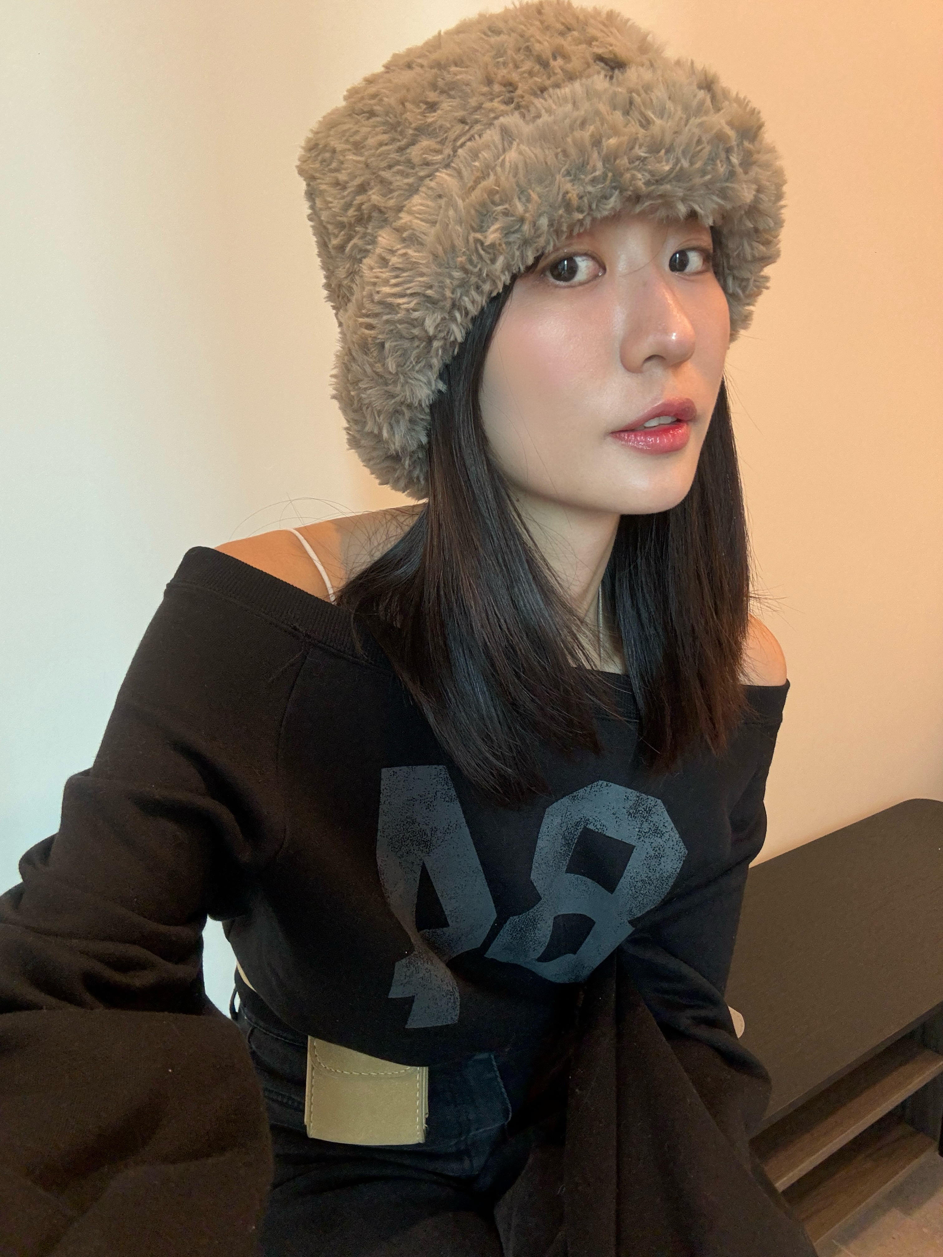 (訂購) 字母露膊內絨毛短衛衣 T1123 (淺灰)