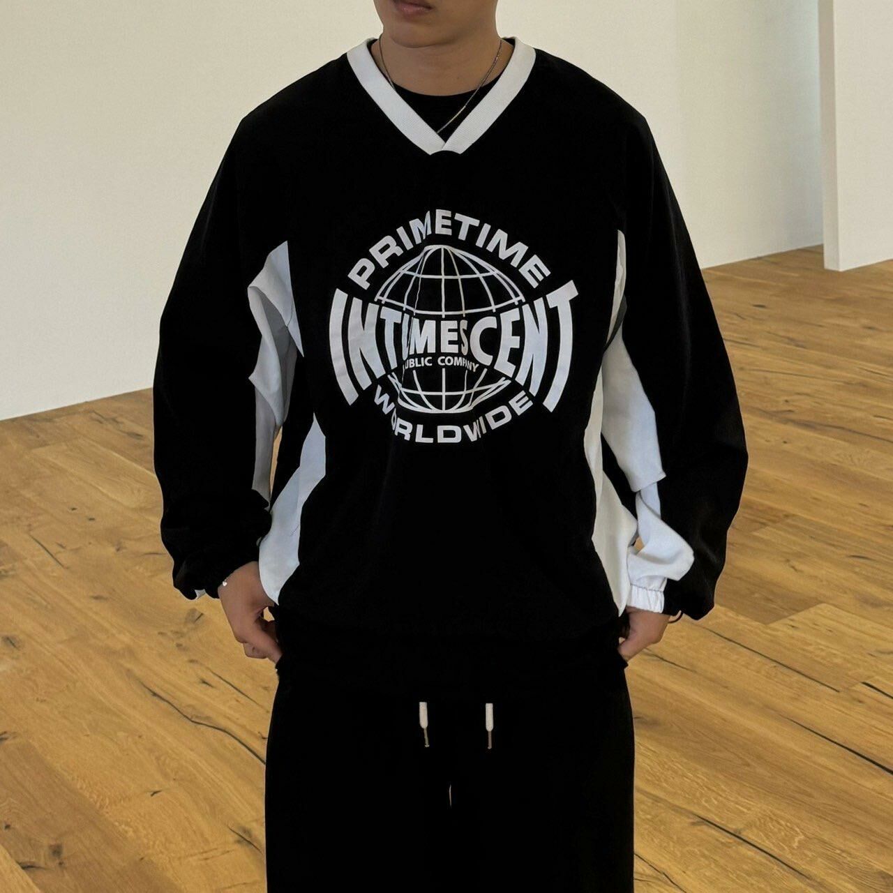 V領英文字圖案可束腳長袖衫(薄夾棉) BY ATTENTION-312T