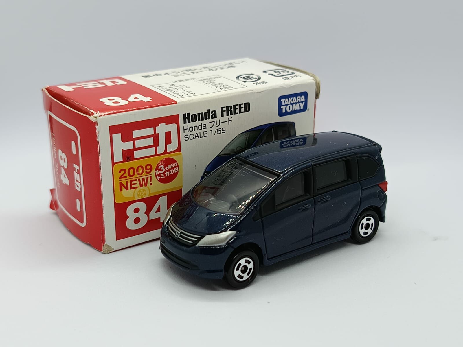 TOMICA NO.84 HONDA FREED PURPLE