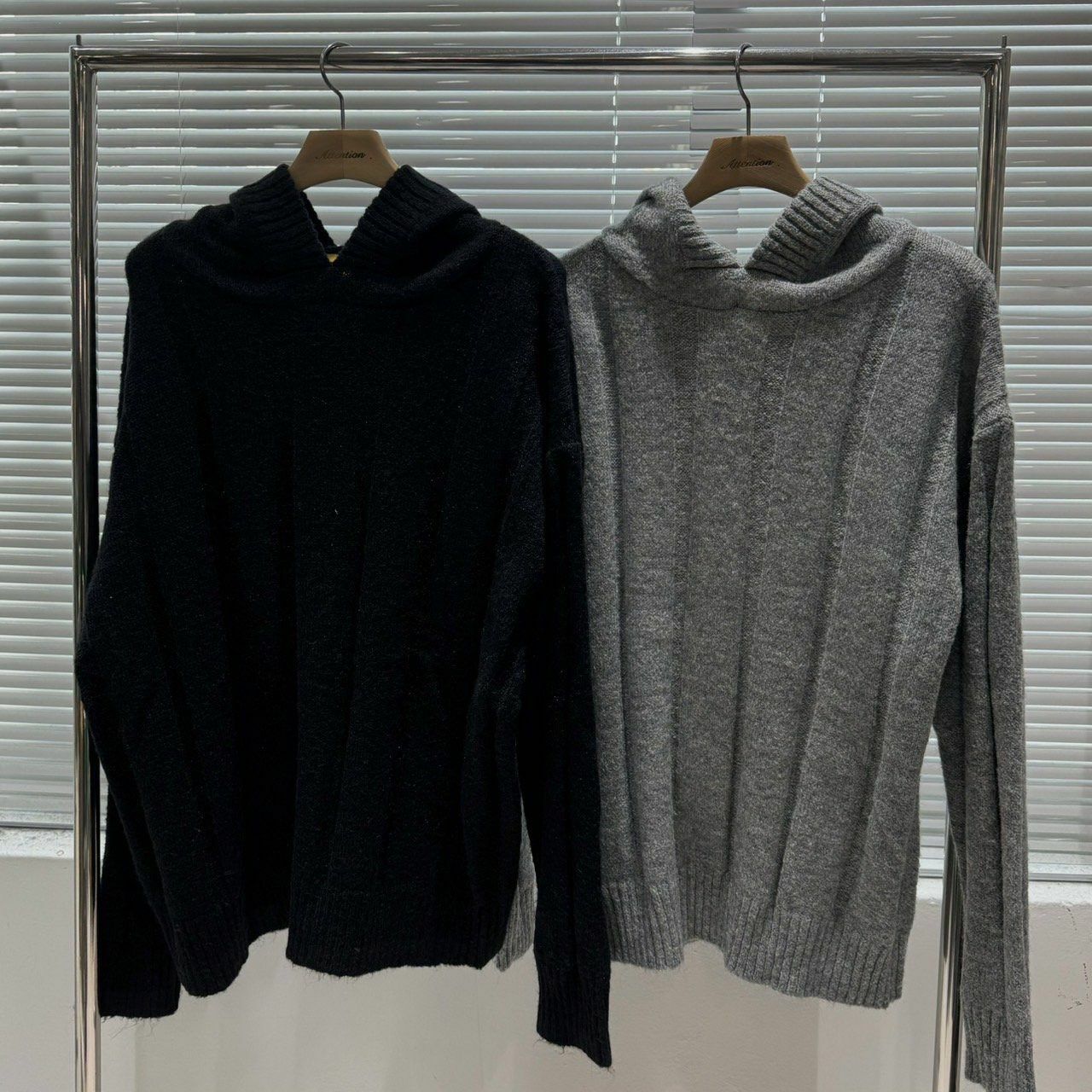 淨色暗直紋連帽針織衫 BY ATTENTION-329T