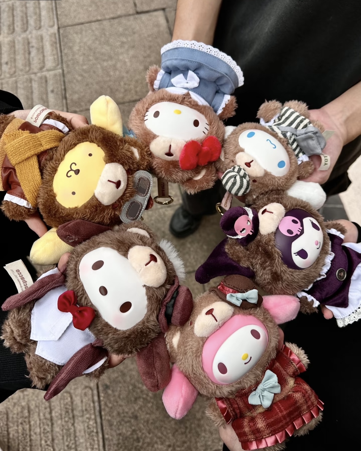 三麗鷗 正版授權 英倫下午茶系列 糖膠毛絨公仔 吊飾 公仔 盲盒 6款(任買兩件7-11免運)/預購