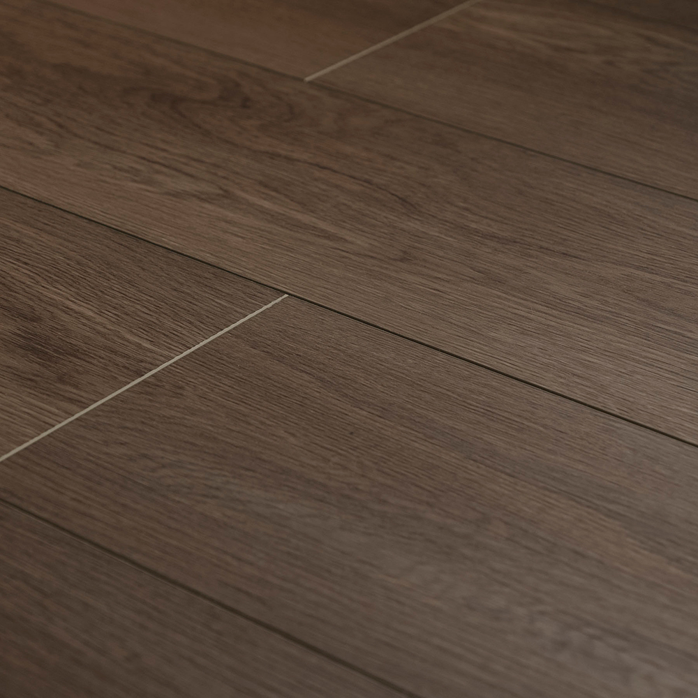 夜幕之屋 Night Prose｜深棕色木紋地板