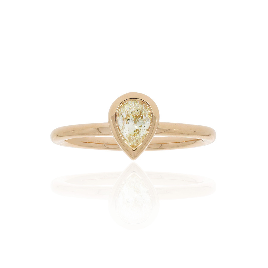 環抱系列 | 44份梨形鑽石戒指