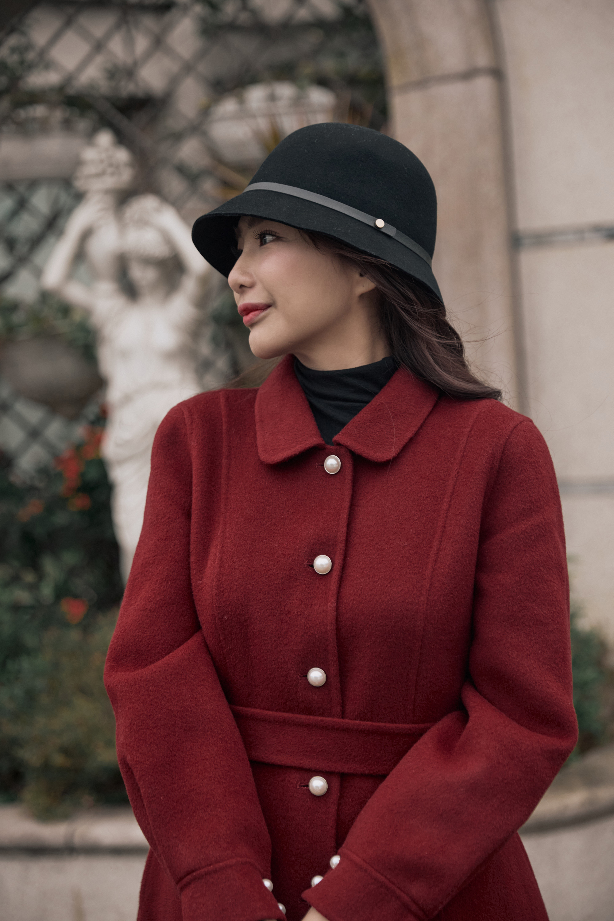 『最後現貨』【貝莉莓聯名款】100%羊毛 赫本風收腰長版手工大衣-櫻子紅