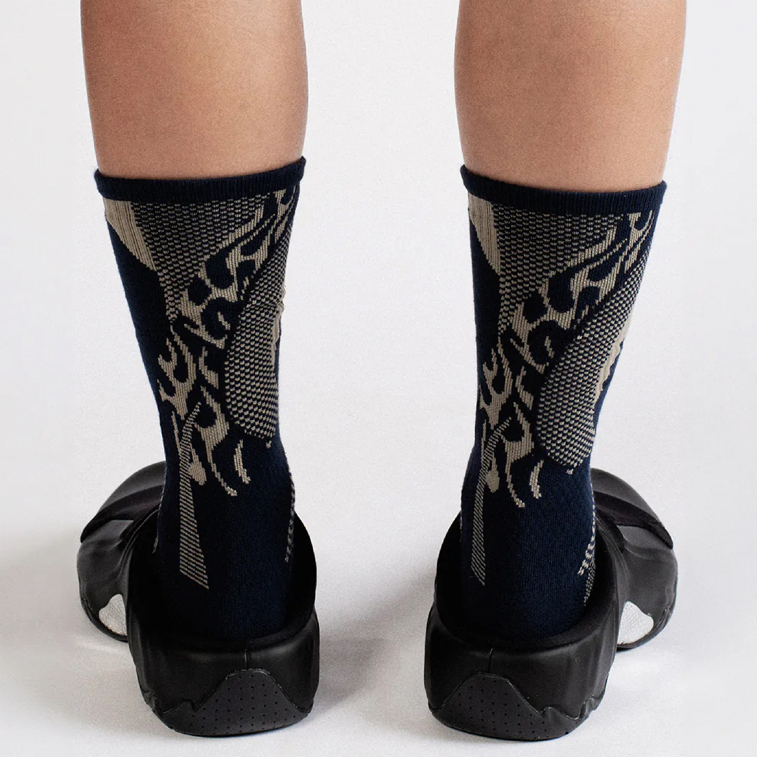 nozzle quiz 後研設計 / Mess 中高筒休閒襪