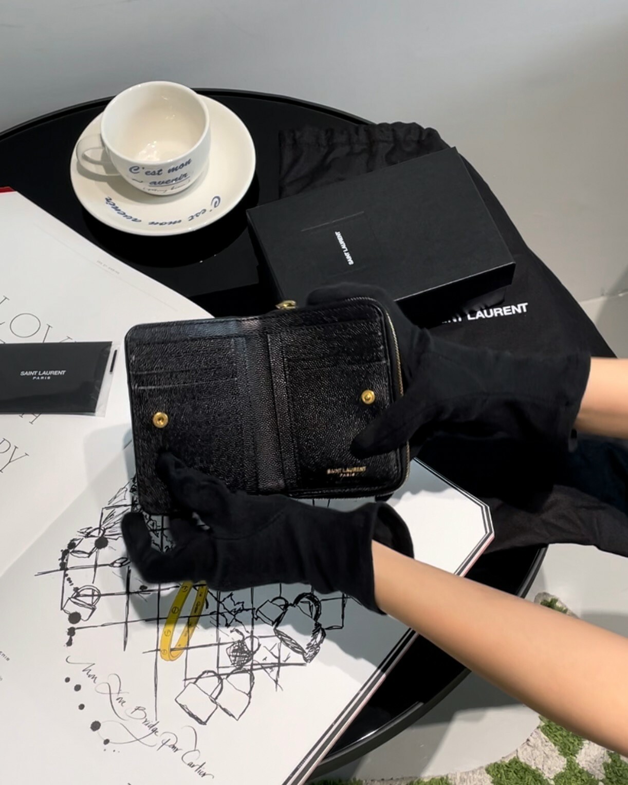 YSL｜粒面ㄇ字拉鍊對開短夾 黑金