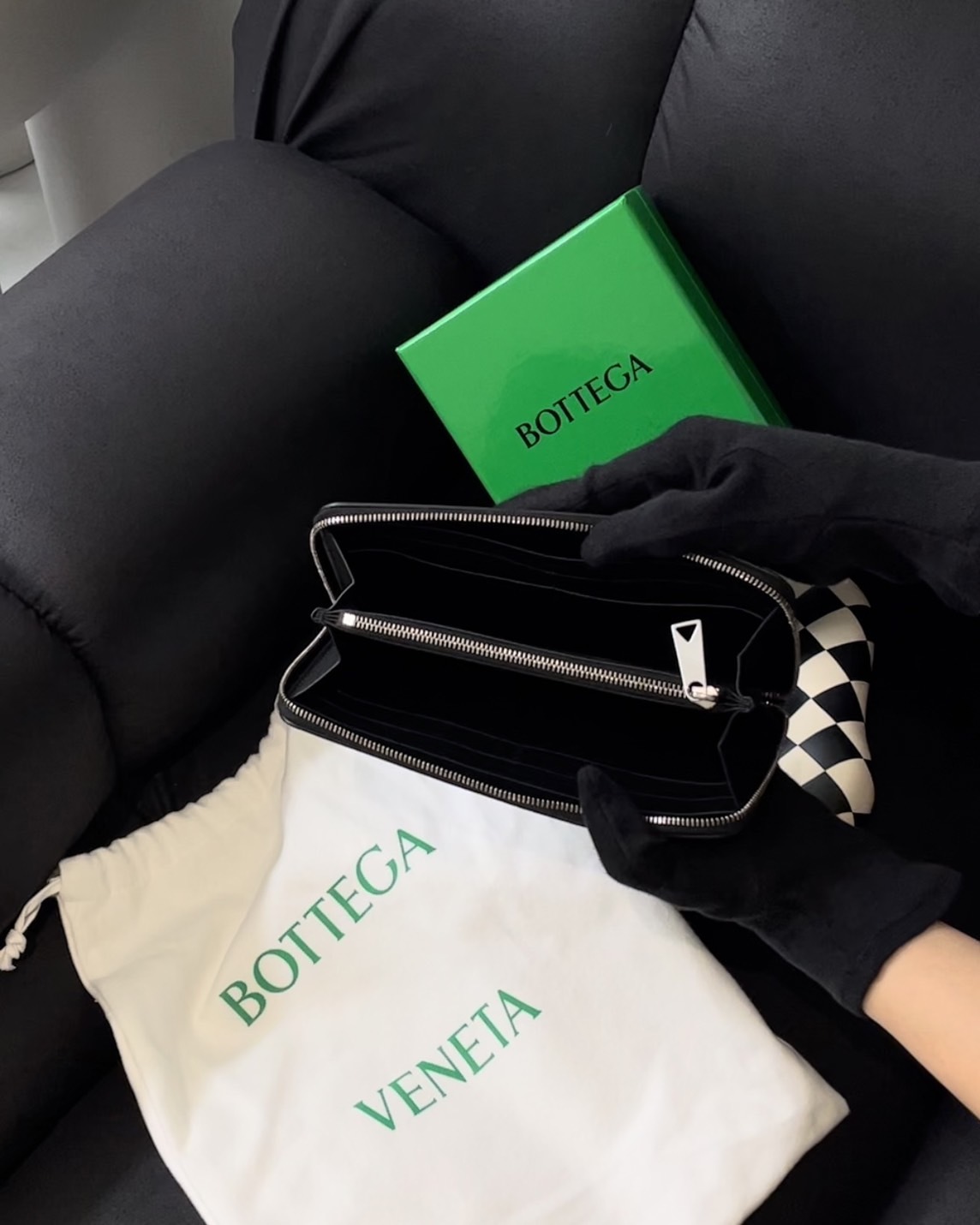 BV｜編織ㄇ字拉鍊長夾 黑銀