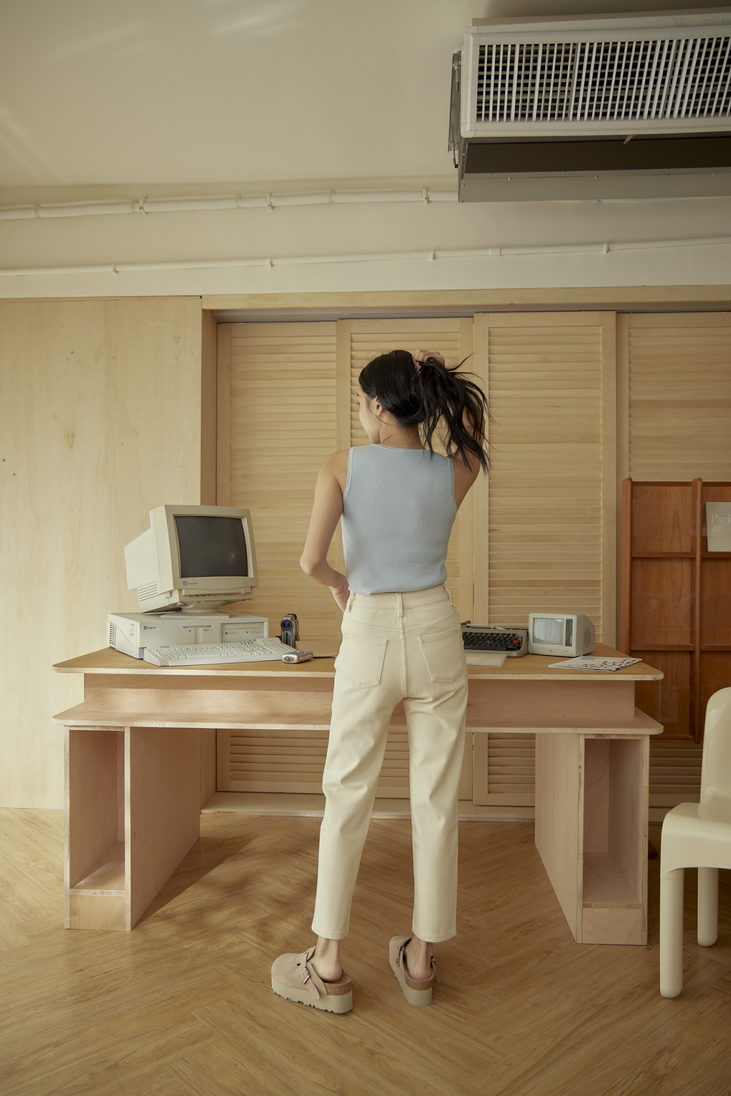 超彈力米白修飾褲