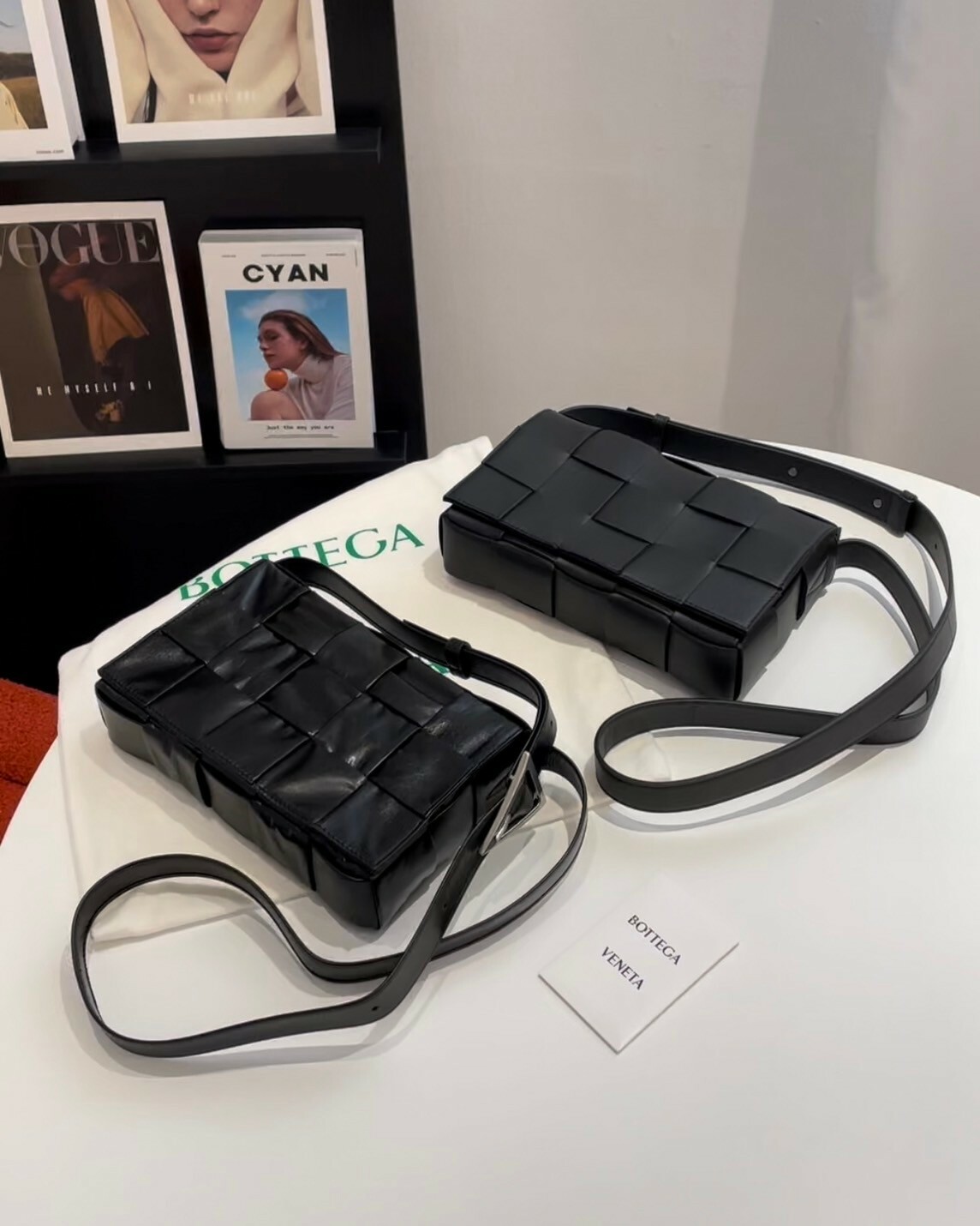 BV｜15格羊皮霧面卡帶包 黑色