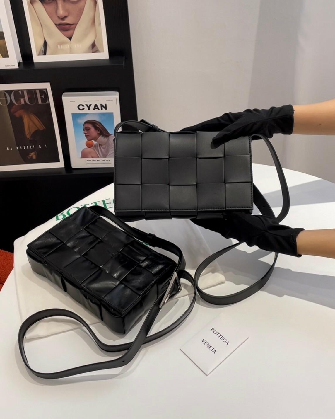 BV｜15格羊皮霧面卡帶包 黑色