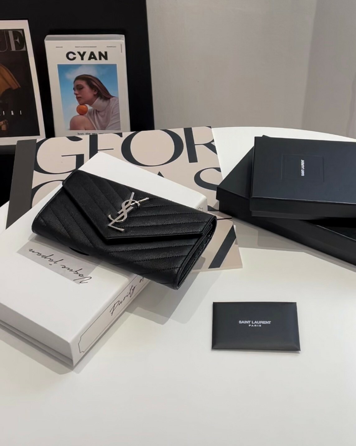 YSL｜魚子醬掀蓋長夾 黑銀