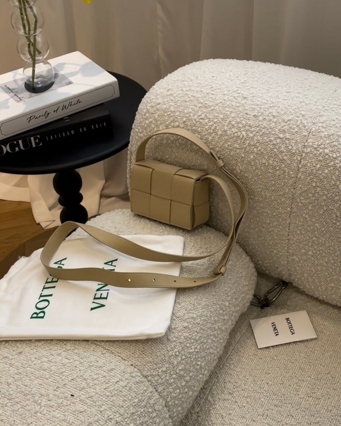 BV｜6格羊皮霧面迷你卡帶包 燕麥色