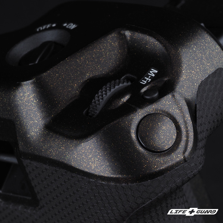 Canon BG-R20 貼膜質感特寫，LIFE+GUARD 設計風格