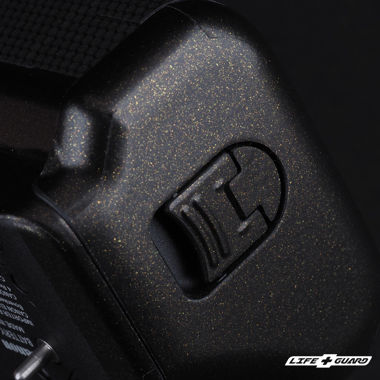 Canon BG-R20 貼膜展示圖，LIFE+GUARD 設計風格