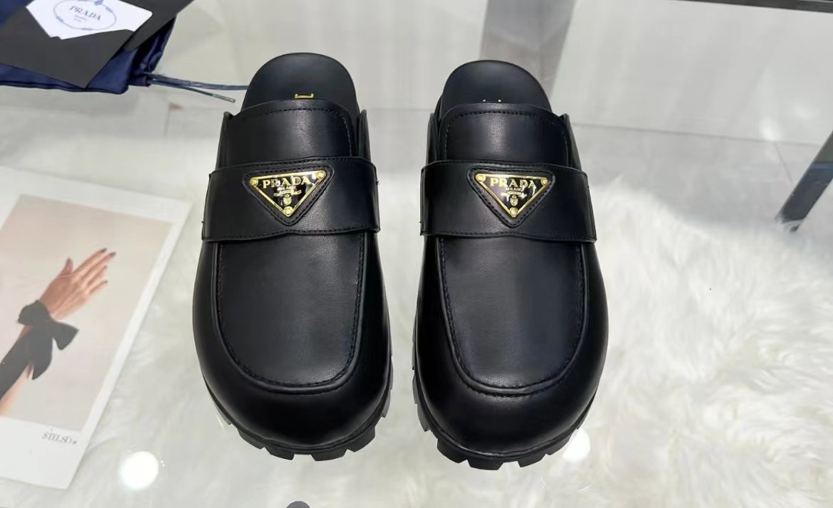 Prada 牛皮半拖-M