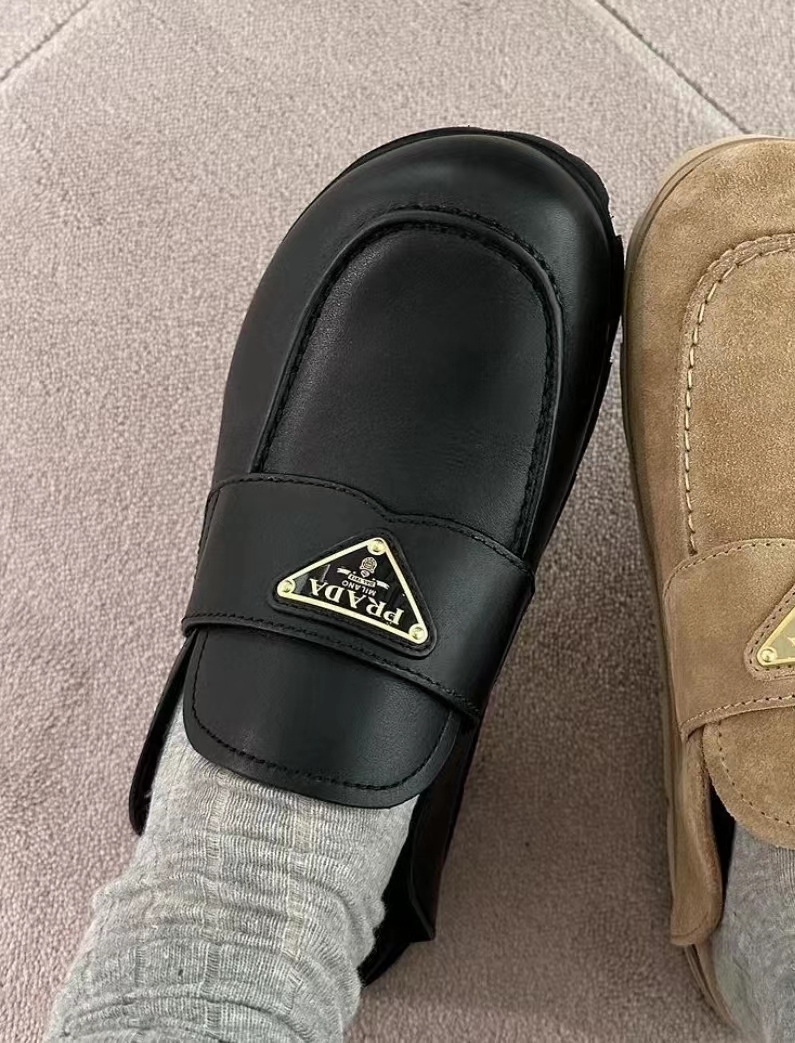 Prada 牛皮半拖-M