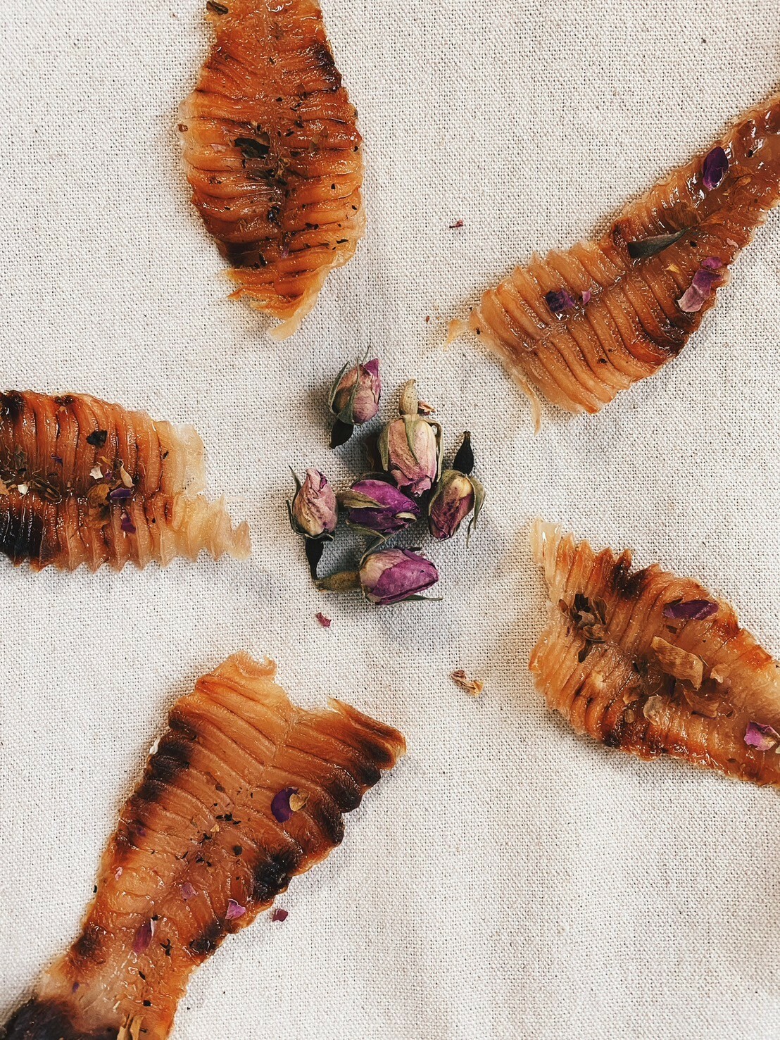 沾到毛了｜蜜汁玫瑰豬天梯