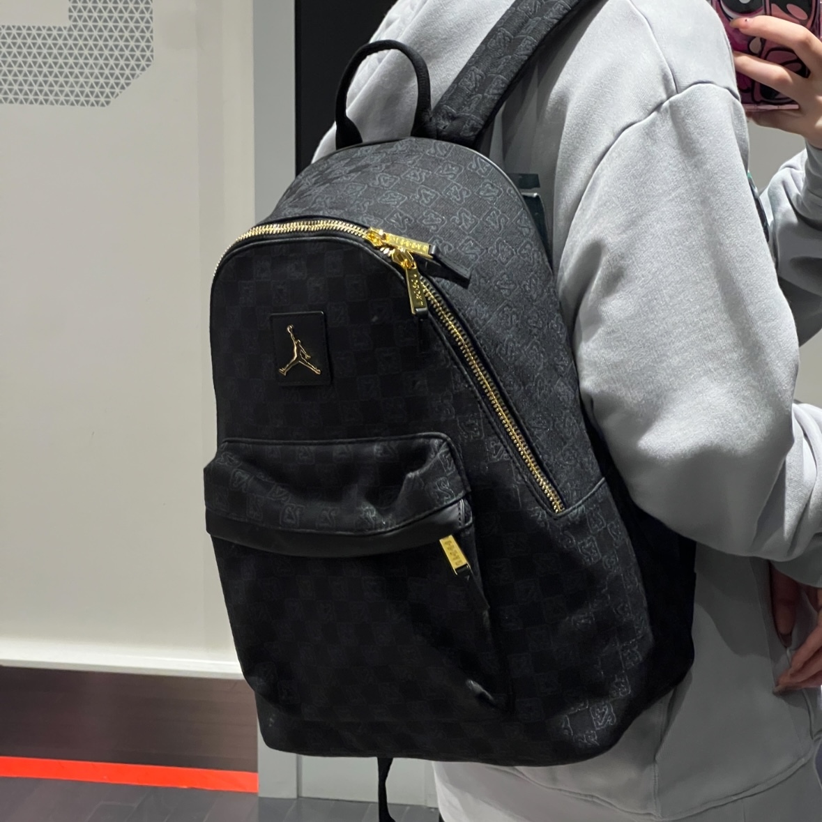 【現貨】Nike Air Jordan 棋盤格 黑金 後背包 行李袋  迷你後背包